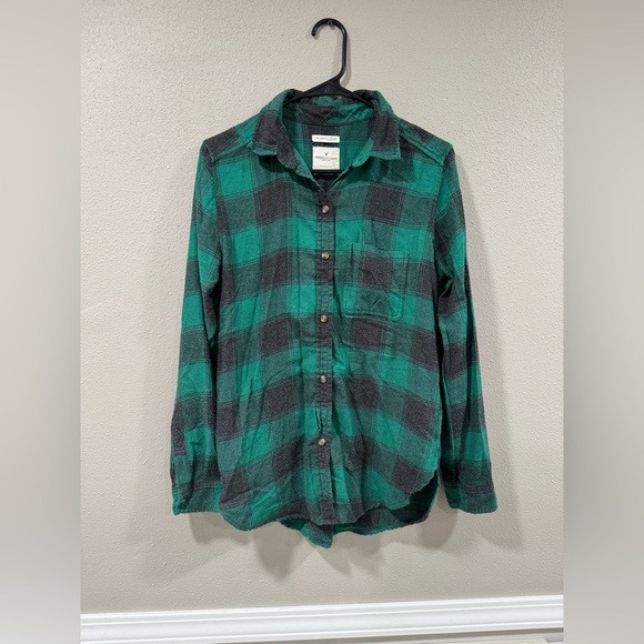 5/$25 American Eagle Flannel Boyfriend Fit - Picture 2 of 5